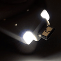 “新奇USB充电线竟能照明"